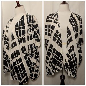 Soprano Black & White Kimono